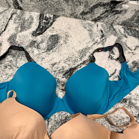 Victoria’s Secret 34D bras all new with tags - Picture 6 of 7